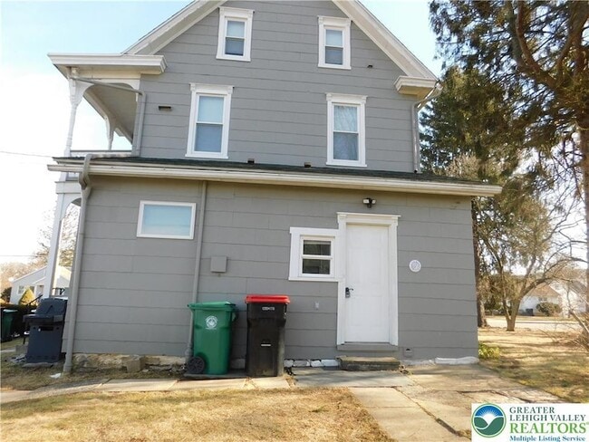 Building Photo - 300 S 9th St