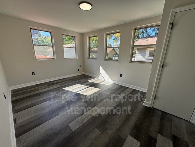 Building Photo - 3704 Taft Ave