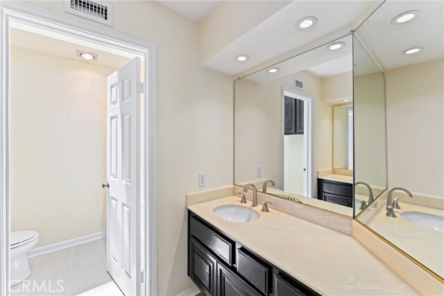 Building Photo - 15360 Metropol Dr