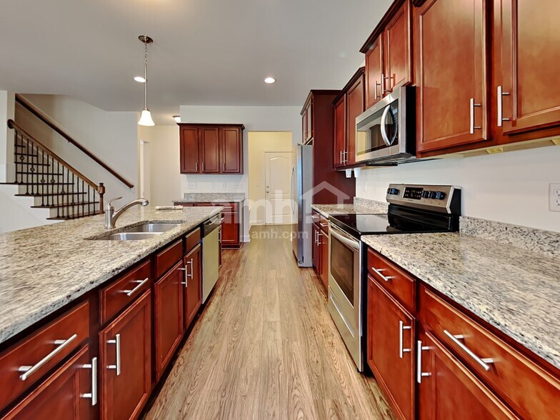 Building Photo - 100 Doral Blue Dr