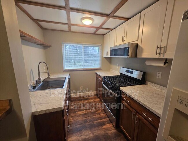 Building Photo - 212 Kenmawr Ave