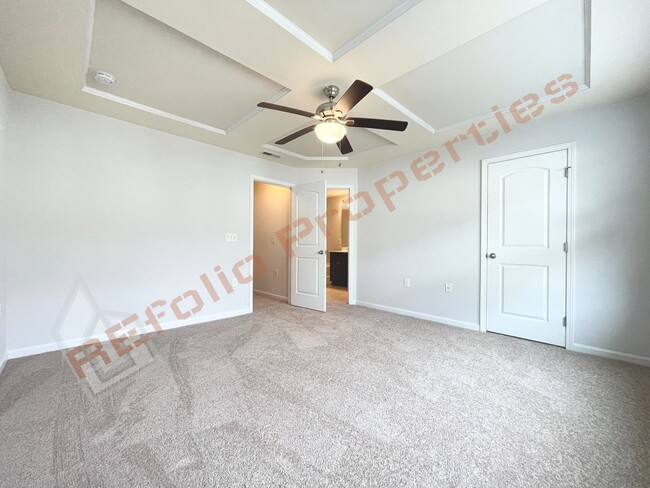 Building Photo - Fresh Paint and New Carpets! Cozy 3 bedroo...