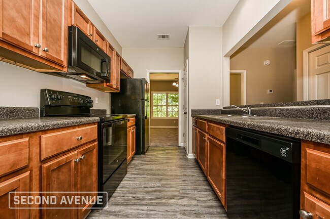 Building Photo - 225 Riverbend Dr