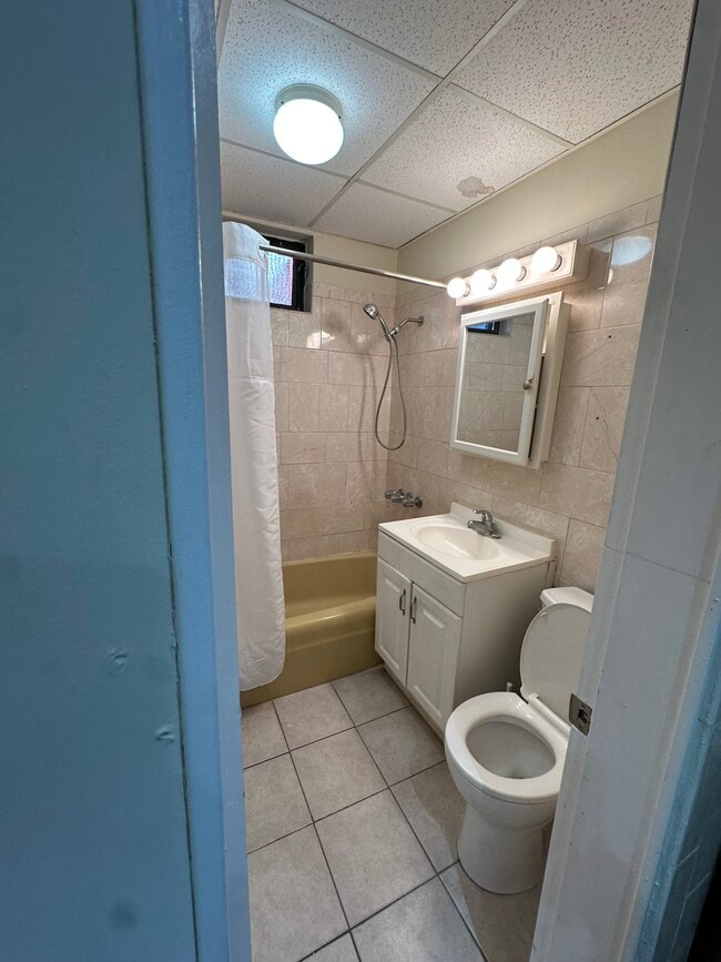 Building Photo - 818 22nd St