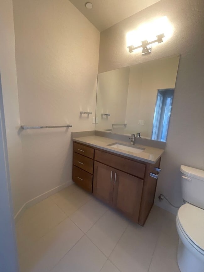 Building Photo - Beautiful 2bd/2bth Located at Meadowbrook ...