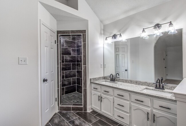 Building Photo - 5624 Annandale Dr