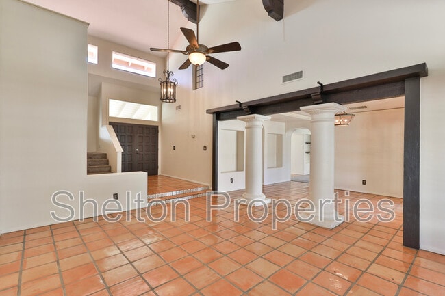 Building Photo - 2708 E Leonora St