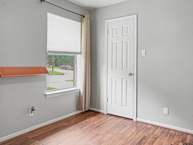 Building Photo - 16744 Overland Stage Dr