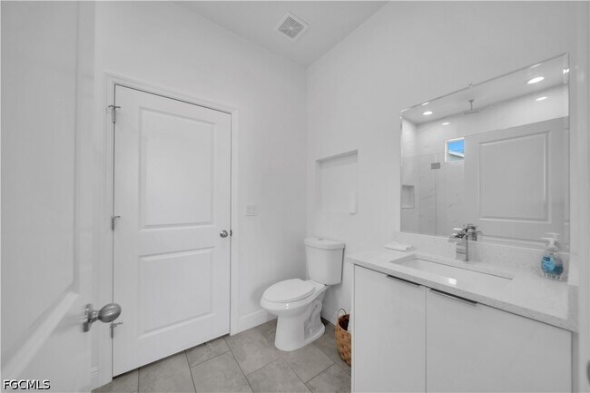 Building Photo - 6007 Kumquat Cir