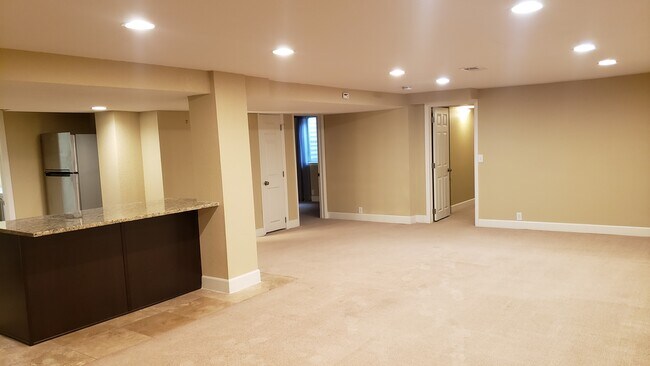 Giant great room - 3250 Jasmine St