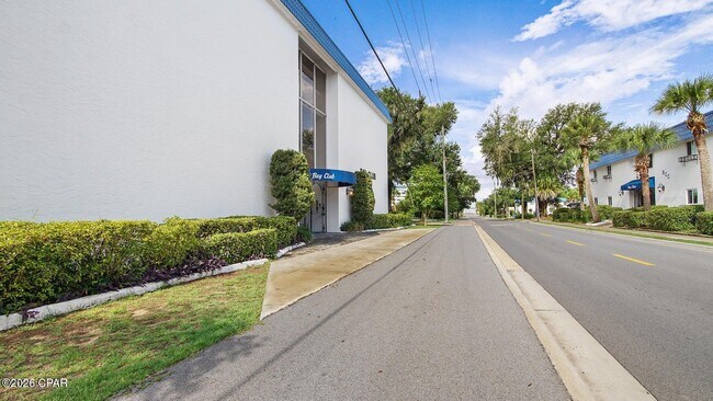 Building Photo - 316 Cherry St