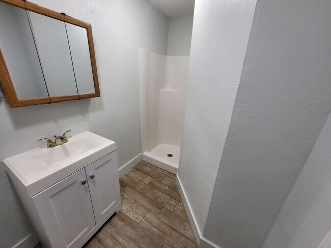 Building Photo - 614 Highland Ave