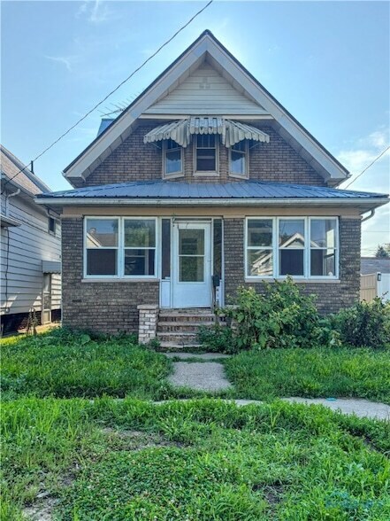 Primary Photo - 3412 Maple St