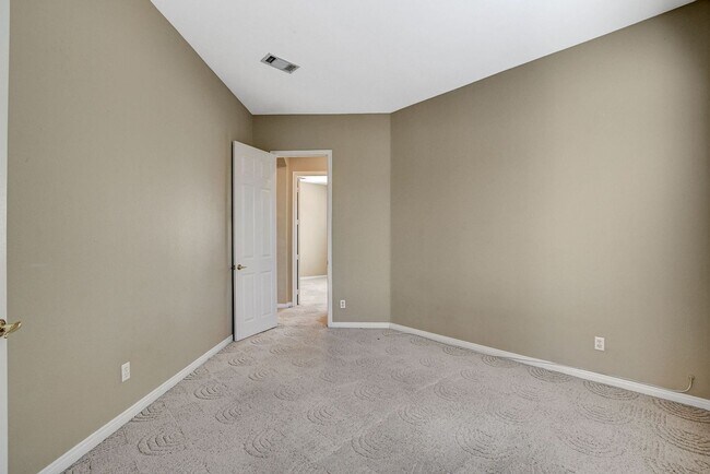 Building Photo - 5 BDR/ 4.5 BTH, Triple Master Home including pool & spa!