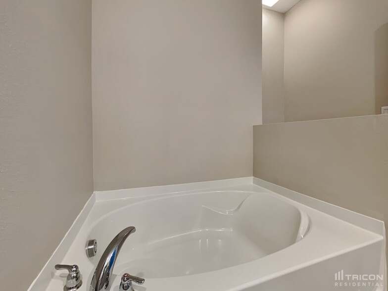 Building Photo - 4349 Carrabelle River Ln