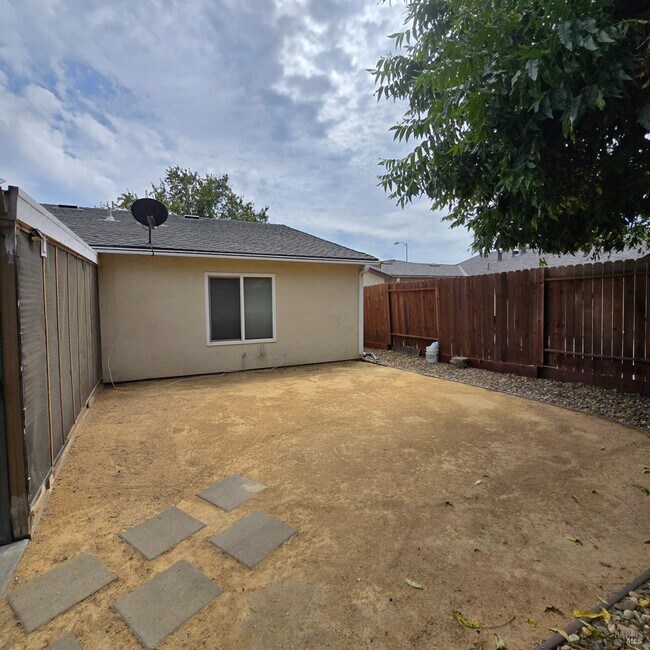 Building Photo - 464 Hartwick Ln
