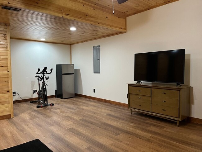 Building Photo - Beautiful 3/2 Mountain Home Rental!