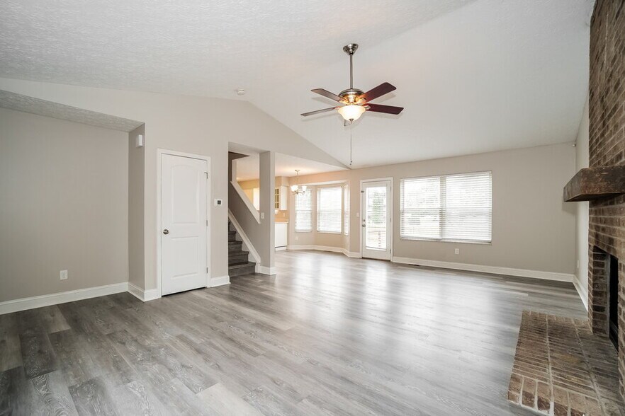 Building Photo - 5945 Whitehaven Dr