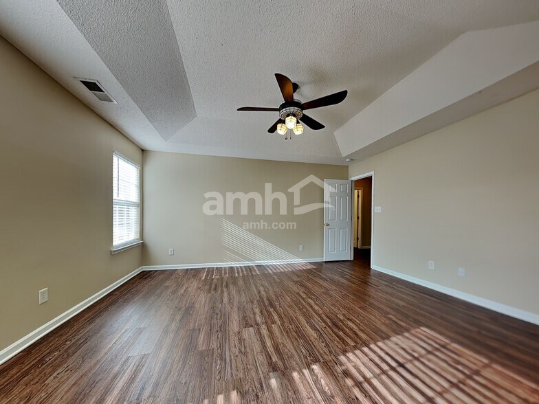 Building Photo - 10741 Glenluce Ave