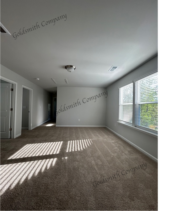 Building Photo - 111 Gervais Cir