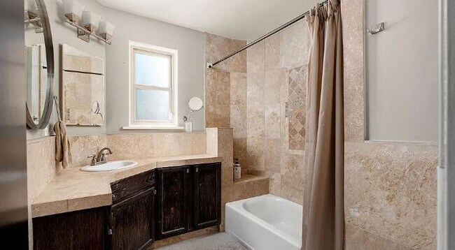 Building Photo - 2453 Alder St