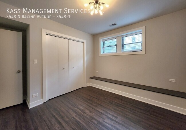 Building Photo - 3548 N Racine Ave
