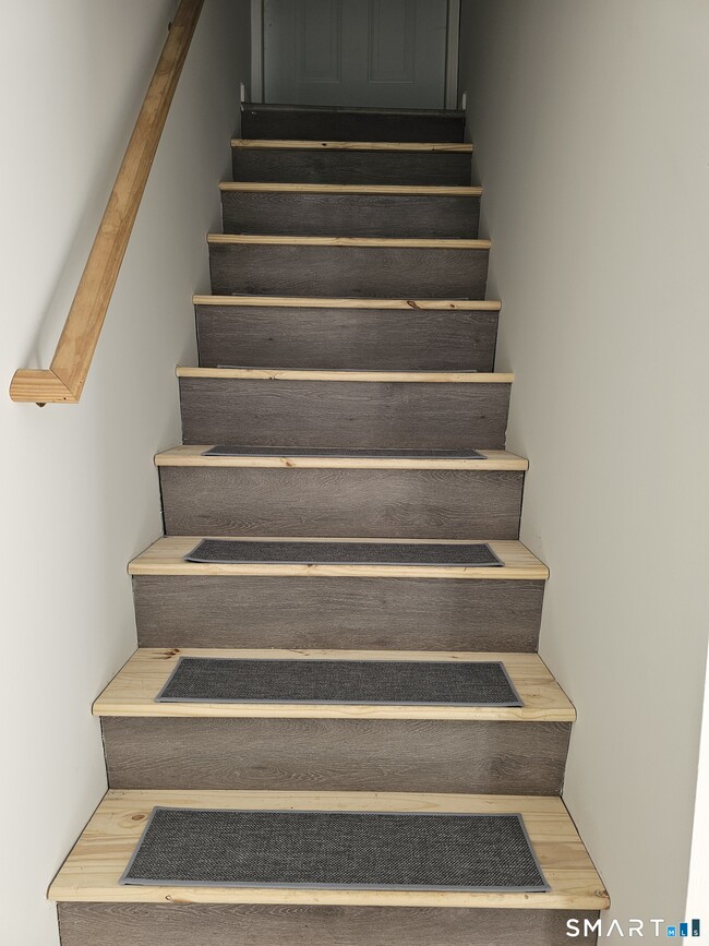 Building Photo - 151 E Main St