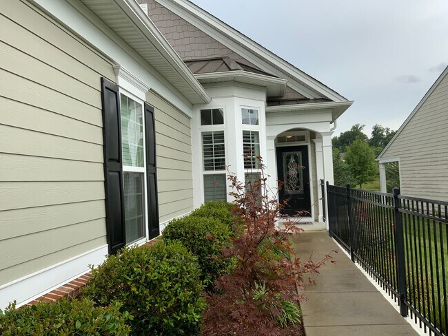 Building Photo - Move in ready in a wonderful Active 55+ Ad...
