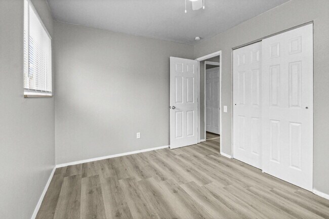 Building Photo - 2615 Flamingo Dr