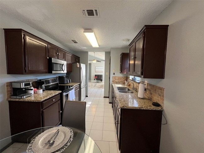 Building Photo - 6736 Black Wing Dr