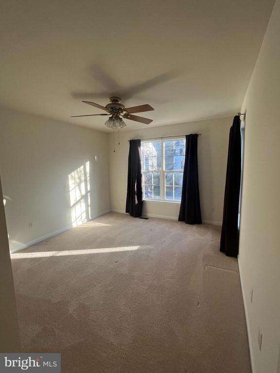 Building Photo - 233 Birchwood Dr