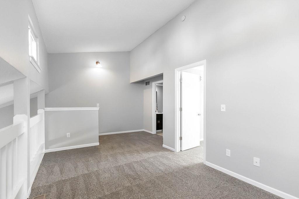 Building Photo - 1425 Martway Cir