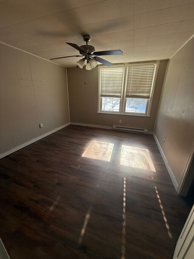 Building Photo - 3185 Spring Rd