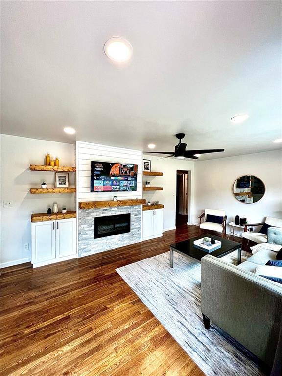 Building Photo - 695 Kennesaw Dr