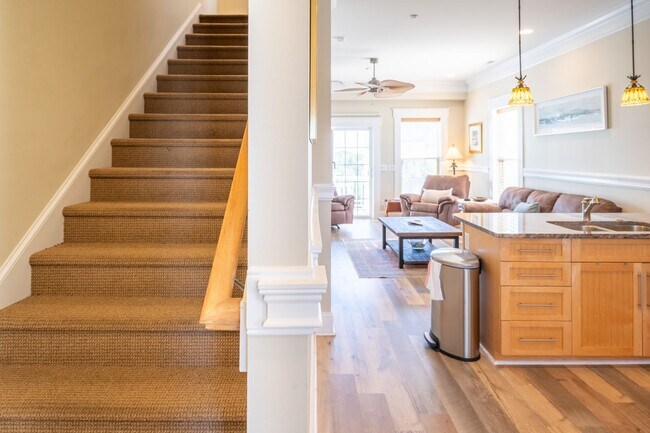 Building Photo - OFF-SEASON FURNISHED RENTAL w OCEAN VIEW BALCONIES ON EVERY LEVEL