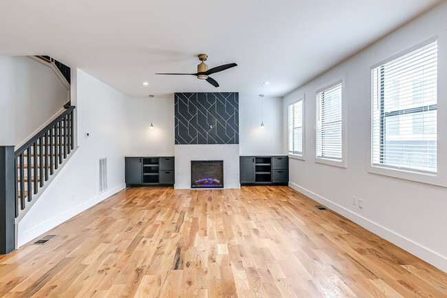 Building Photo - 1710 Nassau St