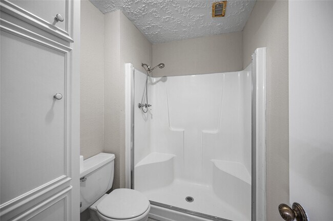 Building Photo - 705 Davis Rd