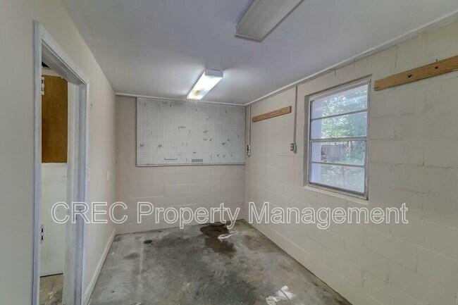 Building Photo - 5639 Flanders Ave