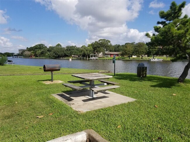 Building Photo - 18519 Egret Bay Blvd