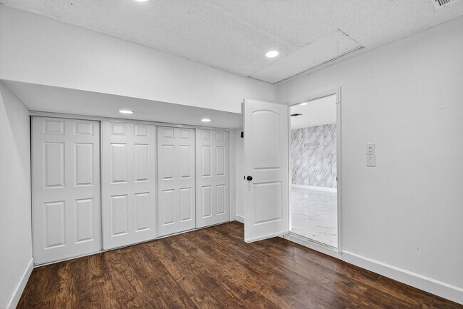 Building Photo - 6282 Wauconda Way W