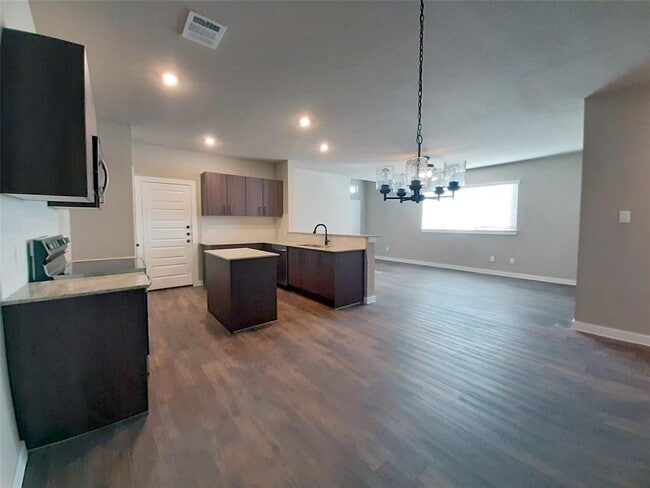 Building Photo - 9815 Grosbeak Ln