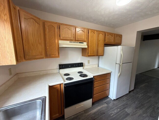 Building Photo - 4620 Grassridge Rd