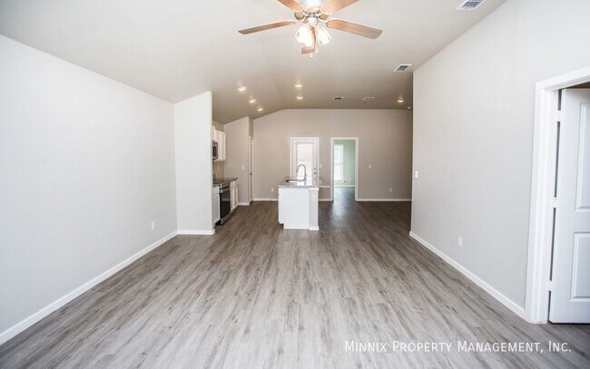 Building Photo - 2005 Kenwood Ave