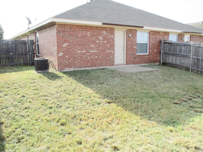 Building Photo - 420 Amber Ln