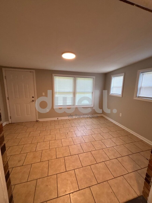 Building Photo - 2445 Yates Dr