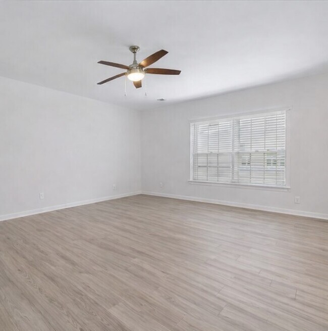 Building Photo - 104 Simon Cir