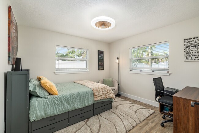 Building Photo - 987 Boca Ciega Isle Dr