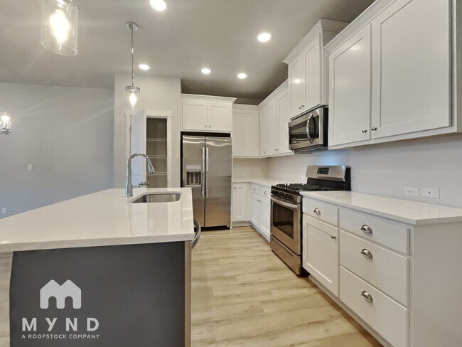 Building Photo - 4151 SE Fortress Ln