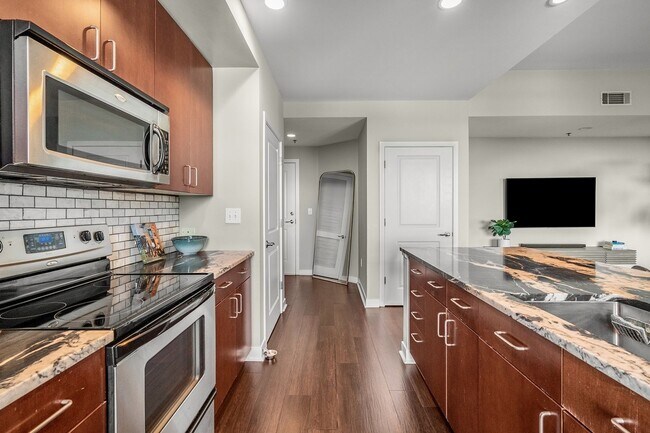 Building Photo - Charming 2BR Condo in Midtown Atlanta