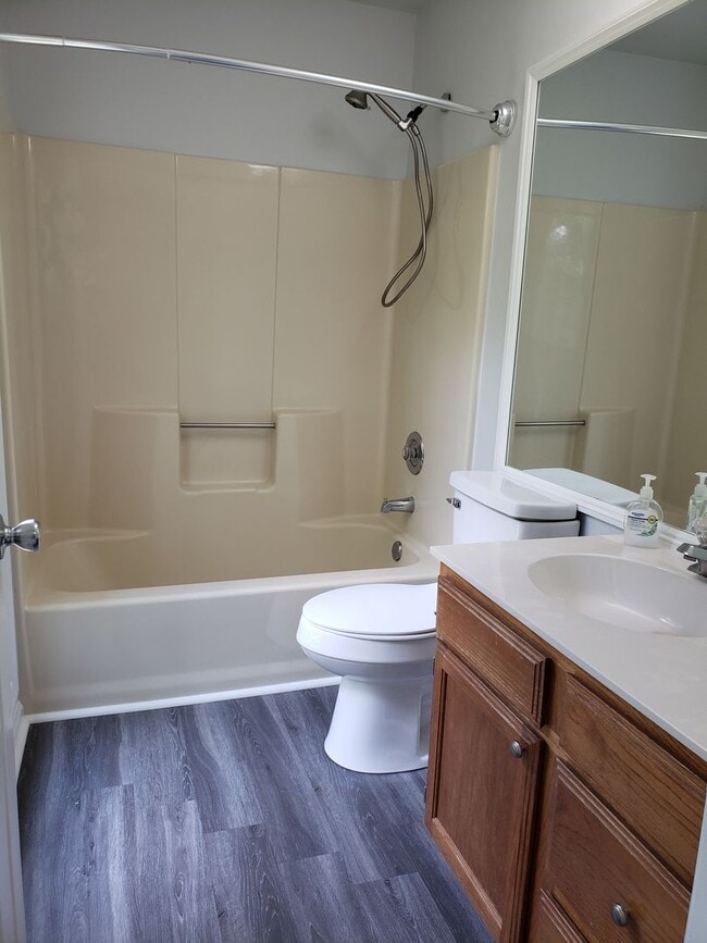 Building Photo - Very nice 3 Level in Fredericksburg!